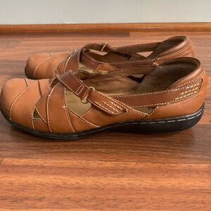 Clarks Bendables Casual Comfort Low Heel Flat Brown Leather Slip on Size 8.5M